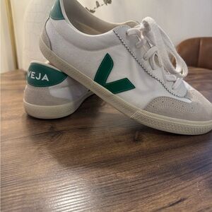 Veja Volley canvas white emerqude green